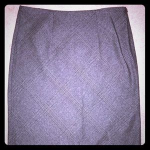 Gray Anne Klein knee length skirt size 14